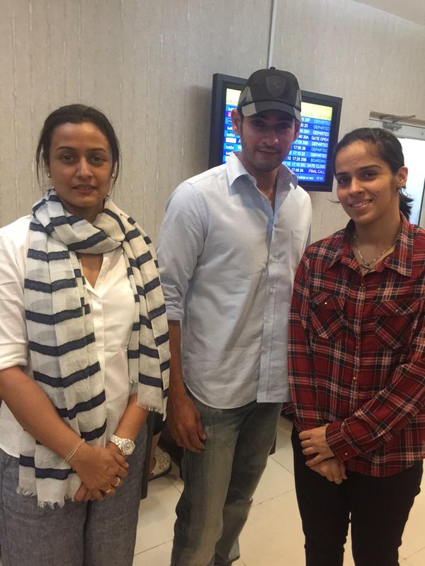 Saina Nehwal wirh Mahesh Bahu and his wife Namrata Shirodkar