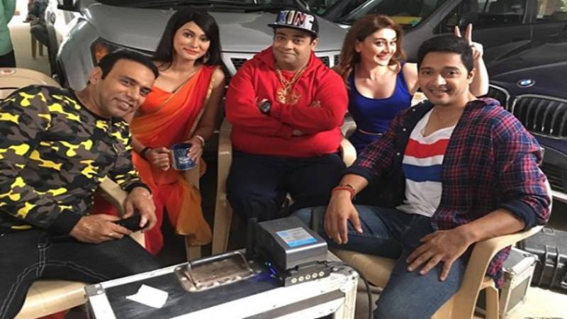 Director Farhad Samji, Neetha Shetty, Kiku Sharda, Shefali Zariwala and Shreyas Talpade on sets of Baby Come Naa