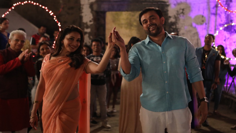 Houn Jau Dya- Bucket List song starring Madhuri Dixit-Nene and Sumeet Raghvan