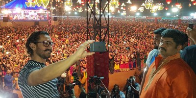 Aamir Khan celebrates Navratri in Baroda