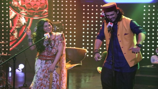 Tulsi Kumar and Jubin Nautiyal in Ta Chuma