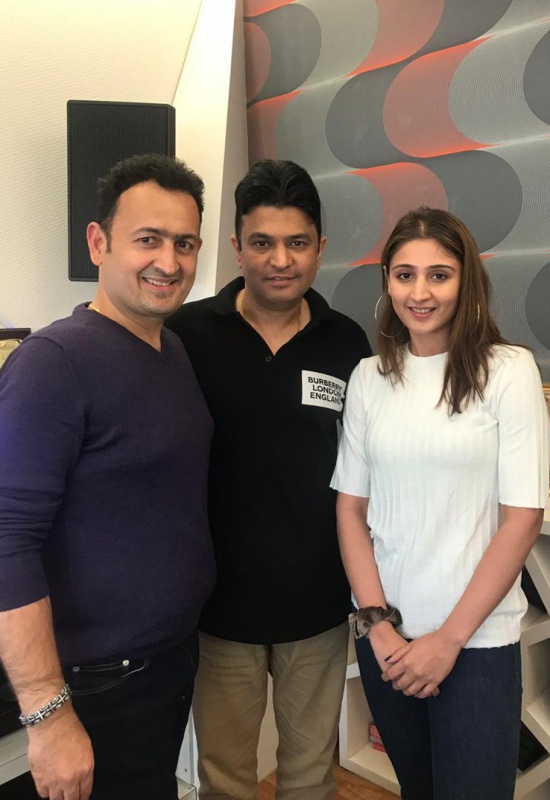 Vinod Bhanushali, Bhushan Kumar with Dhvani Bhanushali