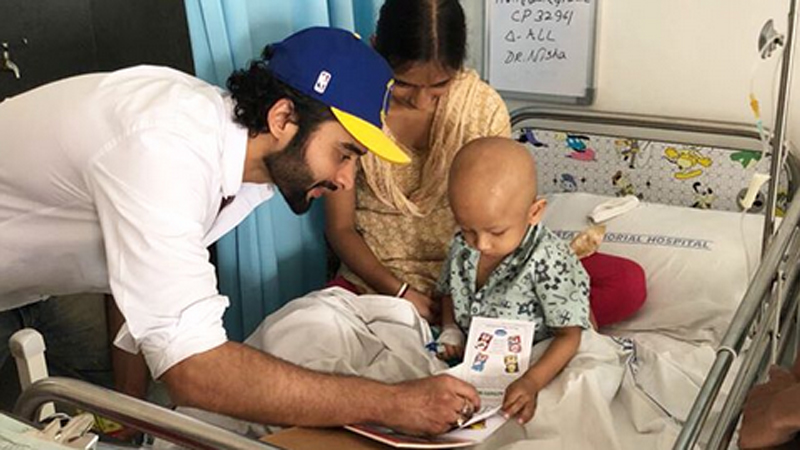 Actor Jackky Bhagnani with kids at The Tata Memorial Hospital