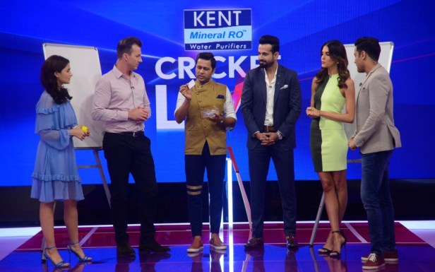 Alia Bhatt, Brett Lee, Aakash Chopra, Irfan Pathan and Erin Holland at Kent Cricket Live, Star Sports Studios