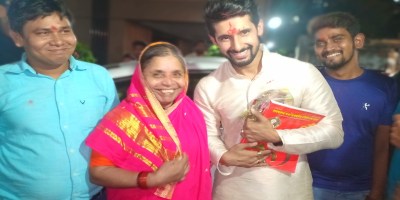 Ravi Dubey visited Lalbaugcha Raja with his Staff