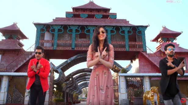 Kritika Sachdeva with Altaaf Sayyed and Manny Verma in Music Video'Viral'