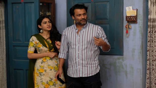 Sara Ali Khan and Abhishek Kapoor on sets of Kedarnath