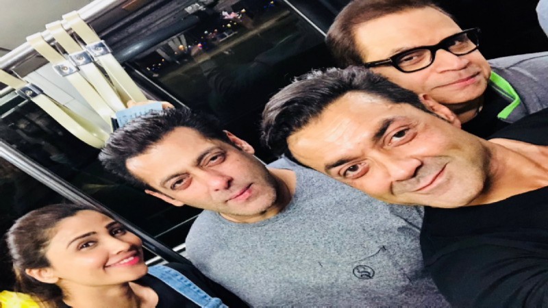 Daisy Shah, Salman Khan, Ramesh Taurani and Bobby Deol- Race 3 team in Bangkok
