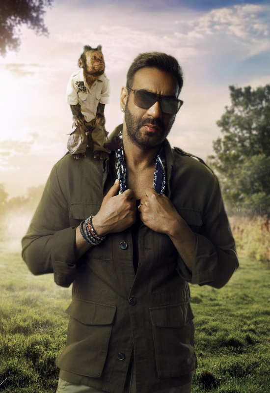 Ajay Devgn with Crystal the monkey in Total Dhamaal