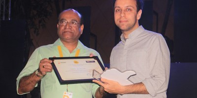 Jayprakash Naidu presents the Digital Intermediate (DI) award (Film Bazaar Recommends 2017) to Ivan Ayr for Soni