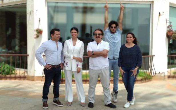 Ishaan Khatter, Malavika Mohanank, Majid Majidi, Shareen Mantri Kedia and Kishor Arora- Beyond The Clouds team