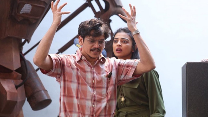 Vijay Varma with Radhika Apte in Ok Computer