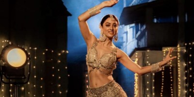 Sandeepa Dhar as Maina