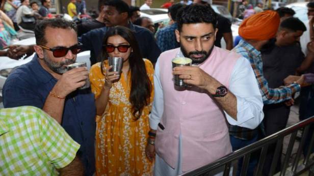 Aanand L Rai, Kanika Dhillon and Abhishek Bachchan enjoying Ahuja Lassi of Amritsar