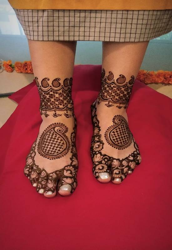 Wedding Celebrations begin for Shweta Tripathi- Mehendi Ceremony