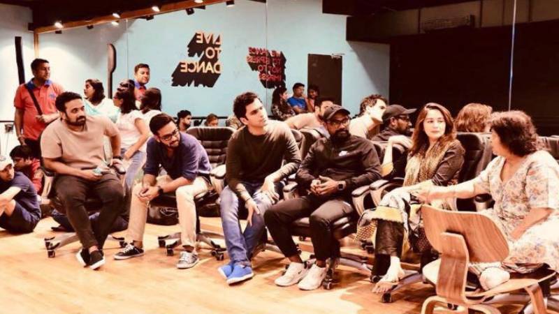 Abhishek Varman with Remo D’souza, Madhuri Dixit and Saroj Khan at the song rehearsal