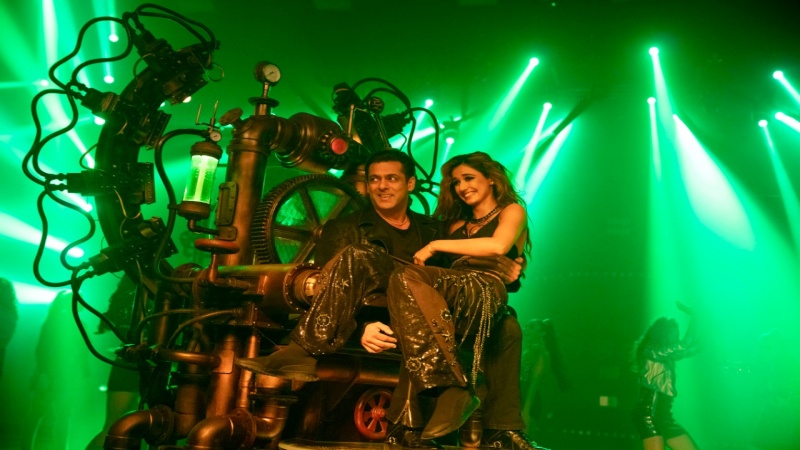Salman Khan and Disha Patani in Seeti Maar Song