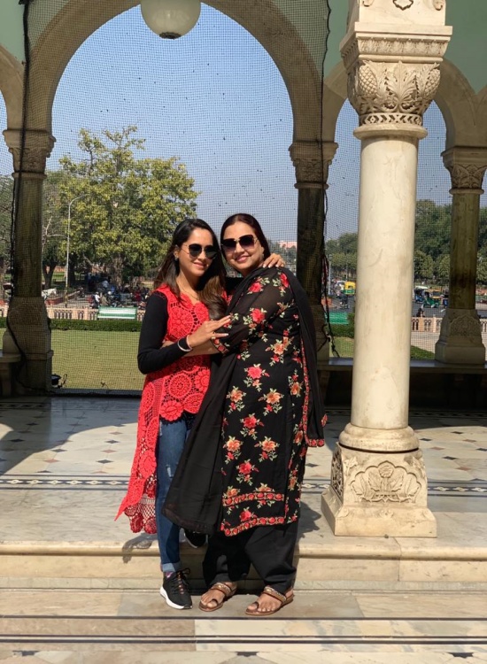 Aasiya Kazi with her mother