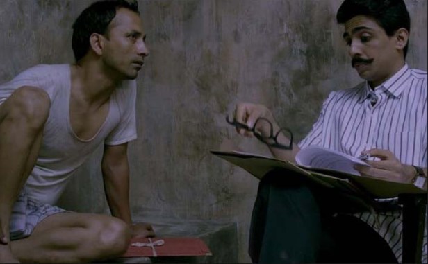 Deepak Dobriyal, Gulshan Devaiyah, Kuldip Patwal movie still