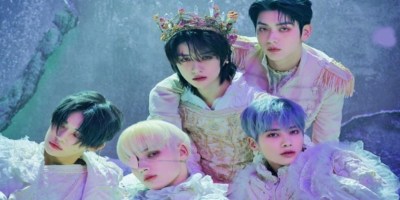 TOMORROW X TOGETHER's second album Freeze's Love song