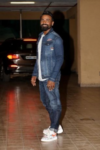 Remo D'Souza at Ramesh Taurani residence for Race 3 trailer launch success Party
