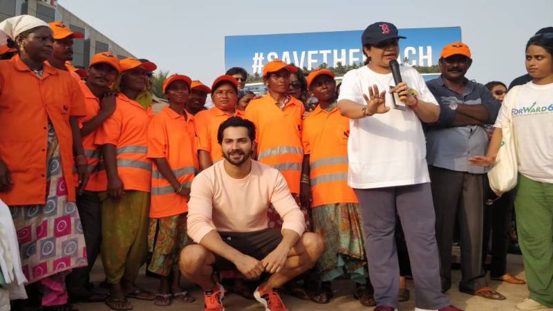 Varun Dhawan at Juhu beach clean-up drive on the occasion of World Environment Day