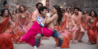 Kartik Aaryan and Kriti Sanon in Luka Chuppi