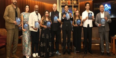 Ankur Bhatia, Dr. Raj Bothra,Anupam Kher Tusshar Kapoor,Pammi Bothra, Sonia Bothra at USA v Raj at book launch