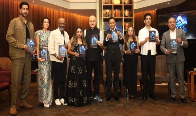 Ankur Bhatia, Dr. Raj Bothra,Anupam Kher Tusshar Kapoor,Pammi Bothra, Sonia Bothra at USA v Raj at book launch