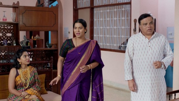 Mrunmayee Deshpande, Leena Bhagwat and Mangesh Kadam in Mana che Shlok 