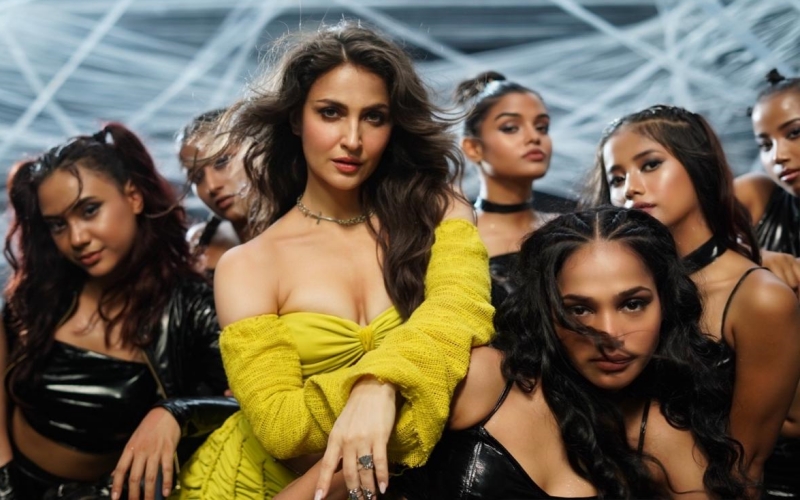 Elli AvrRam in Zaar Zaar