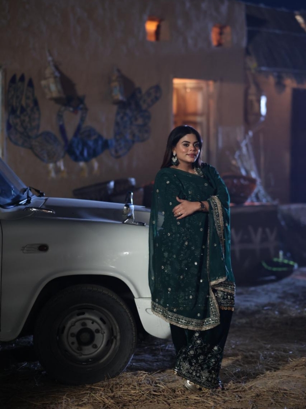 Jasmeen Akhtar in her latest single Malak Dyaal